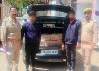 अवैध अंग्रेजी शराब की तस्करी करने वाले गिरोह के दो आरोपी गिरफ्तार।