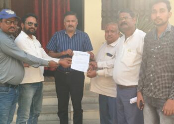 पत्रकार की निर्मम हत्या दोषियों को फांसी की सजा की मांग स्वतंत्र पत्रकार समिति ने महामहिम राज्यपाल के नाम ज्ञापन दिया।