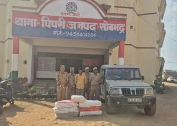 शराब तस्कर बोलेरो के साथ 13 पेटी शराब सहित गिरफ्तार।