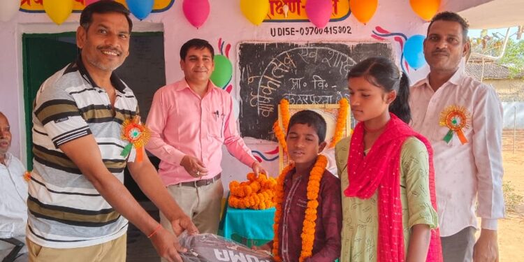 रेही प्राथमिक विद्यालय पर वार्षिकोत्सव कार्यक्रम धूमधाम से मनाया गया।घोरावल सोनभद्र।