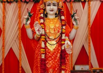चैत्र नवरात्रि का पहला दिन आरंभ हुआ आज डाला स्थित मां वैष्णो मंदिर में मां शैलपुत्री की विधिवत पूजा-अर्चना की।