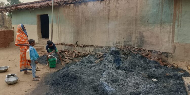 खलिहान में लगी आग गेहूं की फसल जलकर खाक ।।