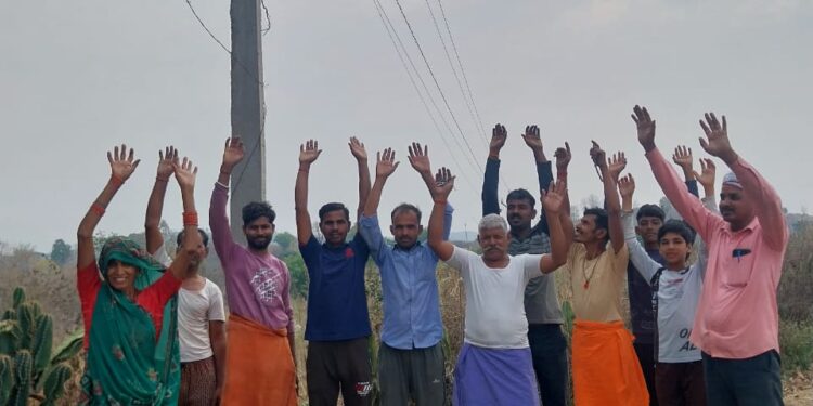 ट्रांसफार्मर बदले जाने को लेकर ग्रामीणों ने किया प्रदर्शन।।
