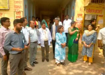 BMGF टीम ने किया सीएचसी घोरावल का औचक निरीक्षण: कर आयुष्मान आरोग्य मंदिर का भी दौरा किया।