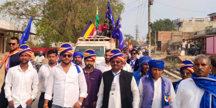 अंबेडकर जयंती पर निकला जुलूस, सैकड़ो की संख्या में शामिल हुए लोग।बाबा साहब के पदचिन्हों पर चलने की की गई अपील।।
