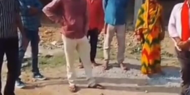 जमीन से महज 7 फीट ऊपर बिजली के नंगे तार, विभाग की इस लापरवाही से हो सकता है। बड़ा हादसा।