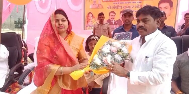 मोबाइल नेटवर्क इंटरनेट चालू होने पर भव्य कार्यक्रम का आयोजन।।