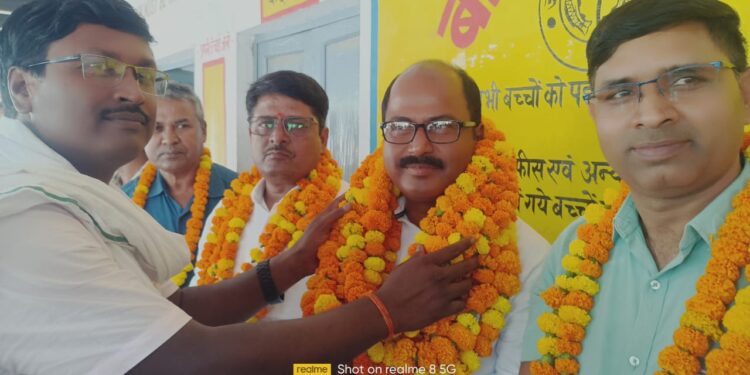 पूर्व माध्यमिक शिक्षक दुद्धी संघ के अध्यक्ष बने नीरज ,महामंत्री संतोष निर्वाचित।