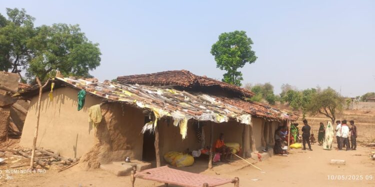 बोलताकरम मे संदिग्ध परिस्थितियों में फांसी के फंदे पर लटकता मिला किशोरी का शव, शादी समारोह में गए थे परिजन।।