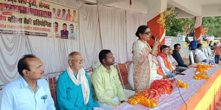 प्रथम दिन महिला हॉकी प्रतियोगिता में प्रयागराज ने वाराणसी को 5 -1 से हराया।।