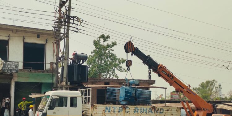 बीजपुर में बदला ट्रांसफार्मर लोगो ने ली राहत की सांस।