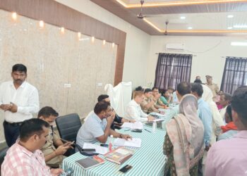 सोनभद्र के दुद्धी में तहसील दिवस पर भ्रष्टाचार के खिलाफ अधिवक्ताओं का प्रदर्शन, जिलाधिकारी ने दिए जांच के आदेश।