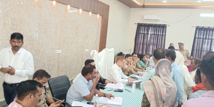 सोनभद्र के दुद्धी में तहसील दिवस पर भ्रष्टाचार के खिलाफ अधिवक्ताओं का प्रदर्शन, जिलाधिकारी ने दिए जांच के आदेश।