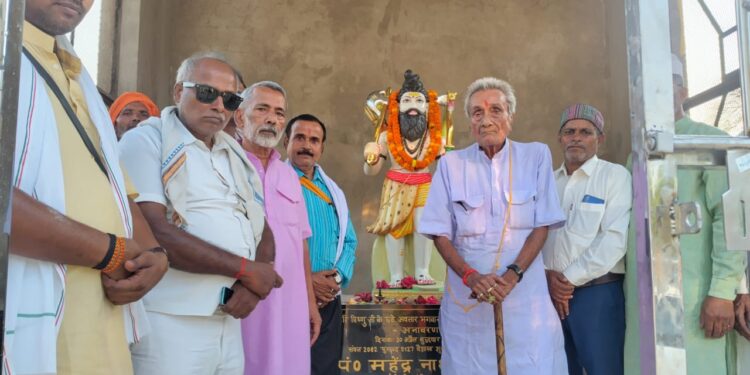काव्य संध्या में कवियों ने सुनाई अपनी कविता