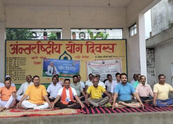करो योग रहो निरोग म्योरपुर मे हुआ योग शिविर का आयोजन