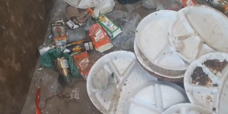 म्योरपुर खेल मैदान शराबीयो के लिए सुरक्षित ठिकाना बना।