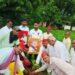 सपाईयों ने धूमधाम से मनाया अखिलेश यादव का जन्मदिनदुद्धी। समाजवादी पार्टी के पदाधिकारी और कार्यकर्ताओं ने पार्टी के राष्ट्रीय अध्यक्ष व पूर्व मुख्यमंत्री अखिलेश यादव का जन्मदिन मंगलवार को बड़े उत्साह से केक काटकर मनाया। कार्यकर्ताओं ने सीएचसी में समस्त मरीजों में मिठाई एवं फल वितरण कर उनकी दीर्घायु की कामना किया। जिला पंचायत सदस्य बघाडू जुबेर आलम ने कहा प्रदेश में किसान, व्यापारी परेशान है। नौजवान बेरोजगार घूम रहा है। सरकारी विभागों में भ्रष्टाचार चरम पर है। जनता फिर से अखिलेश सरकार को याद करने लगी है। आने वाले 2027 में अखिलेश यादव की सरकार बनेगी। कार्यक्रम में सर्व प्रथम जुबेर आलम के आवास स्थित केक काटकर अखिलेश यादव का जन्मदिन मनाया। उसके बाद कार्यकर्ताओं ने डीसीएफ कालोनी में बृक्षारोपण किया। इस अवसर पर अविनाश यादव, परमेश्वर यादव, राजू शर्मा, पूर्व छात्र संघ अध्यक्ष अभिनय जायसवाल बिट्टू, अजय यादव, सलाउद्दीन, बुंदेल चौबे, कलामुद्दीन सिद्दीकी, हरिहर यादव, रामनरेश कुशवाहा, साबिर, लक्ष्मण, आनंद, राम गोविंद सहित अन्य कार्यकर्ता उपस्थित रहे।