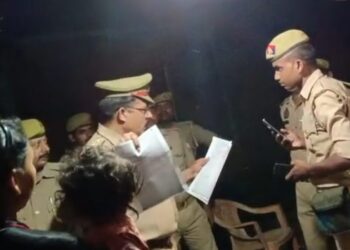 राजा के विरुद्ध धारा 82 की कार्यवाही कि गयी।