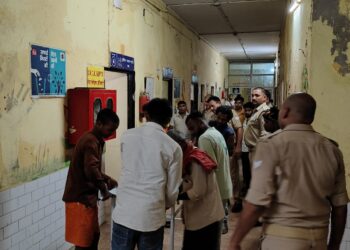 ऑटो अनियंत्रित होकर पलटी चार सवार मे, एक की हुई मौत दो घायल।