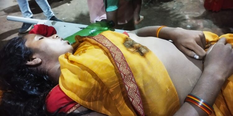 बाईक से गिरने से महिला की मौत।
