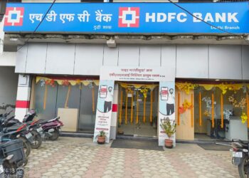 एचडीएफसी बैंक शाखा दुद्धी पर लगा पहला कैश रिसाइक्लर मशीन अब 24 घण्टे जमा व धन निकासी की सुविधा उपलब्ध।