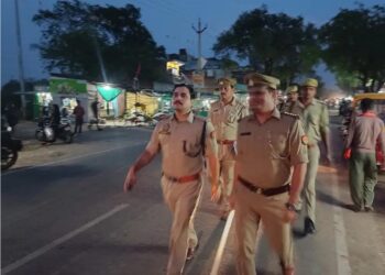 शान्ति/सुरक्षा एवं कानून व्यवस्था को अच्छुण बनाएं रखने हेतु क्षेत्राधिकारी घोरावल ने किया पैदल रूट मार्च।