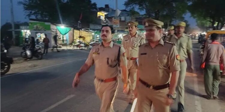 शान्ति/सुरक्षा एवं कानून व्यवस्था को अच्छुण बनाएं रखने हेतु क्षेत्राधिकारी घोरावल ने किया पैदल रूट मार्च।