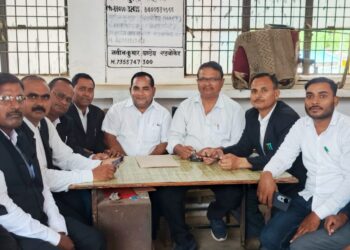 पशु- पक्षियों,पेड़ पौधों और मिट्टी पानी का संरक्षण करना होगा नही तो कई प्रजाति विलुप्त हो जायेगी ।