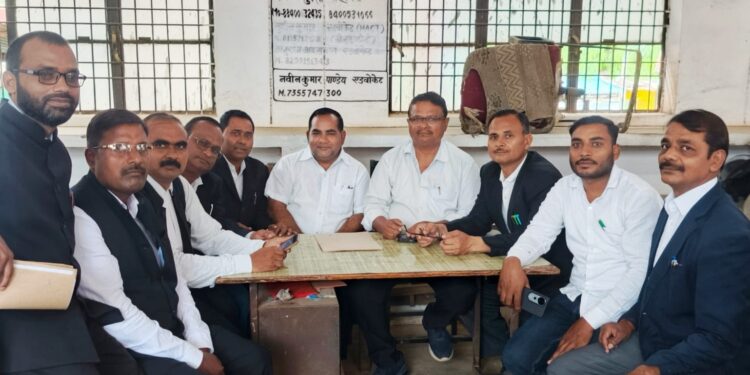 पशु- पक्षियों,पेड़ पौधों और मिट्टी पानी का संरक्षण करना होगा नही तो कई प्रजाति विलुप्त हो जायेगी ।