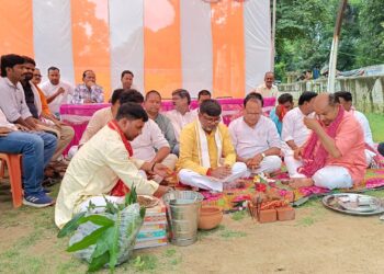 दुद्धी टाउन क्लब मैदान पर 1 करोड़ 1 लाख की लागत से होगा विकास कार्य, जिलाध्यक्ष ने किया शिलान्यास।।