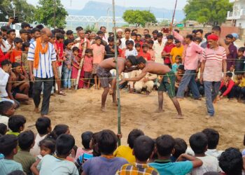 रामलीला मैदान बैरियर पर नागपंचमी के अवसर पर विराट कुश्ती दंगल का हुआ आयोजन।