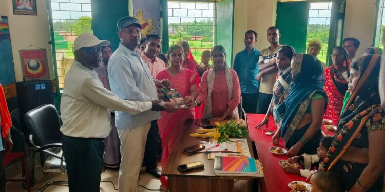 प्राथमिक विद्यालय कलकलीबहरा में अभिभावक शिक्षक बैठक का आयोजन।