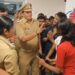 पंचशीलअस्पताल में महिला के मौत के बाद परिजनों ने किया बवाल,की तोड़फोड़, डाक्टर पर लगाया लापरवाही का आरोप।