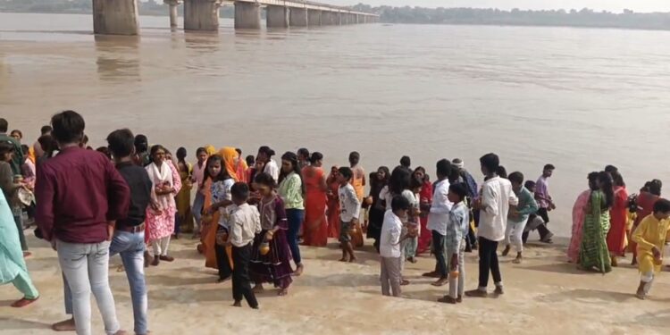 महादेव सेवा समिति द्वारा निकाला गया भब्य कावड़ कलश यात्रा।