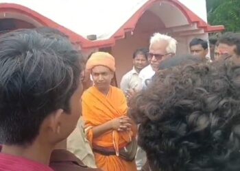 अराजक तत्वों ने मंदिर में हनुमान जी की मूर्ति किया क्षतिग्रस्त, तनाव बढ़ते ही पहुंची पुलिस।