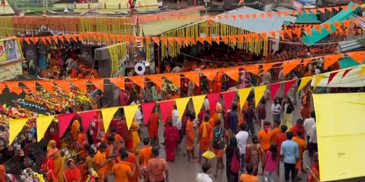 शिवद्वार धाम में उमड़ा कांवड़ियों का सैलाब, दो लाख से ज्यादा श्रद्धालुओं ने किया जलाभिषेक।