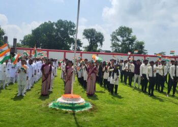 राम नगीना ग्रुप आफ कॉलेज मे बड़े ही धूमधाम से मनाया गया स्वतंत्रता दिवस का पर्व ||