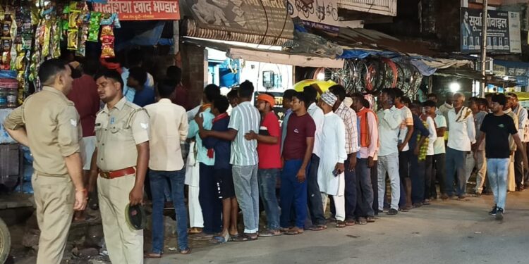 दुद्धी क्षेत्र के सहकारी साधन समितियों पर खाद नही मिलने से किसान परेशान।