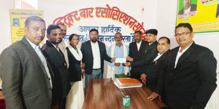 डिस्ट्रिक्ट बार एसोसिएशन ने दी सेवानिवृत्त जिला जज रविंद्र विक्रम सिंह को विदाई।