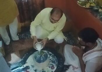 गोठनी बाबा शोभनाथ मंदिर में रुद्राभिषेक एव भंडारा का हुआ आयोजन।