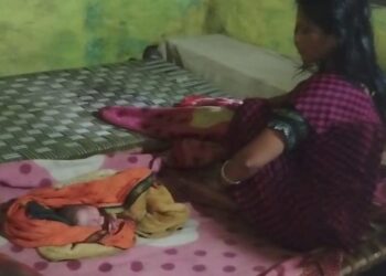 स्वास्थ्य विभाग की बड़ी लापरवाही, महिला ने सड़क पर दिया बच्चे को जन्म ।।