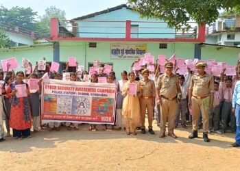 दुद्धी प्रभारी निरीक्षक ने मिशन शक्ति एवं साइबर जागरूकता संबंधित दी जानकारी।