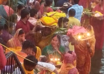 आस्था का महापर्व छठ को लेकर छठ ब्रती श्रद्धालुओं का शिवाजी तालाब पर जन सैलाब उमड़ा।