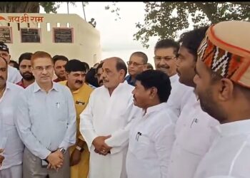चोपन छठ घाट का समाज कल्याण मंत्री एव जिलाधिकारी ने किया निरीक्षण।