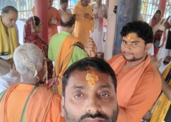 पंचकुंडीय विराट रुद्र महायज्ञ के पांचवें दिन यज्ञ मंडप की परिक्रमा को उमड़ी भीड़।