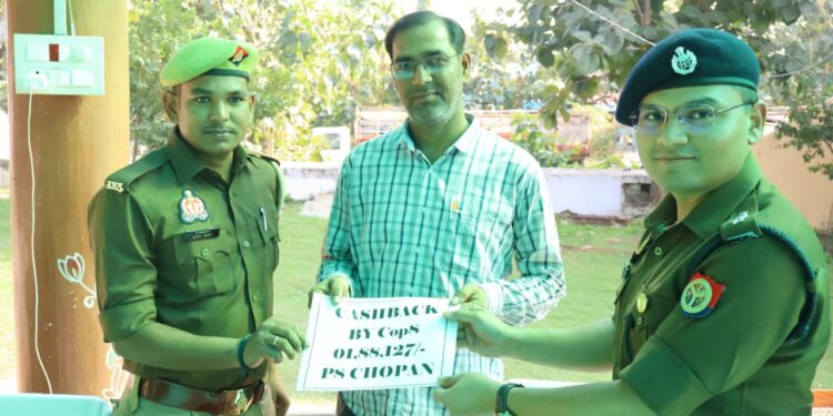 थाना चोपन की साइबर टीम ने 188,127 रुपये धन वापसी करवाए।