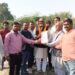 डाला ओबरा सम्पर्क मार्ग बनाने को लेकर रहवासियों ने सदर विधायक को दिया ज्ञापन।