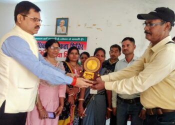 पीएलवी कमाल अहमद समेत सर्वश्रेष्ठ सेवक हुए सम्मानित।