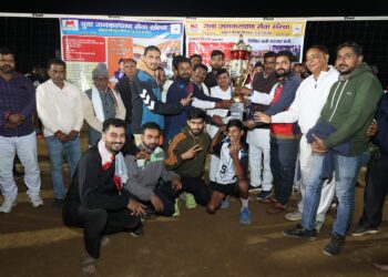 ग्रामीण में यूथ क्लब डोडहर व शहरी में चतरा ने जीता दो दिवसीय बालीबाल का खिताब।