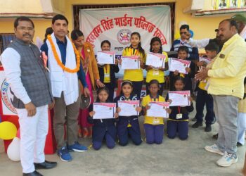 सुखराम सिंह मार्डन पब्लिक स्कूल मधुपुर में बाल दिवस के अवसर पर प्रतिभा सम्मान समारोह का आयोजन।